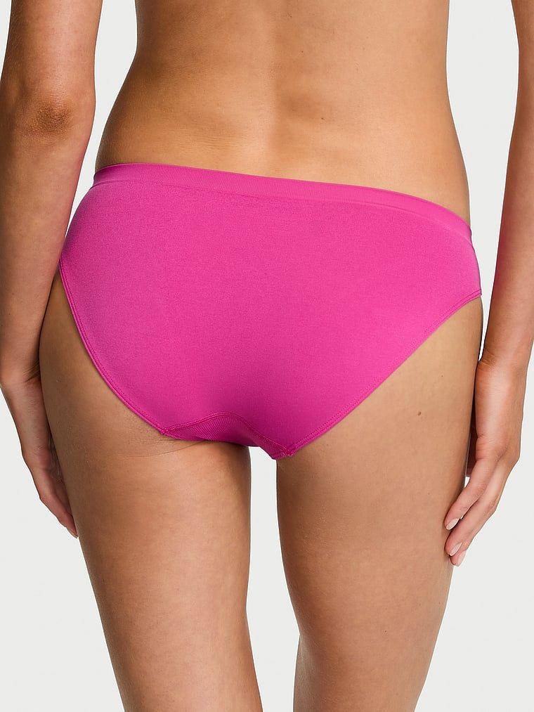 Chiloți de bikini fără cusături. Produsul este roz și provine din colecția Seamless (Seamless Collection).