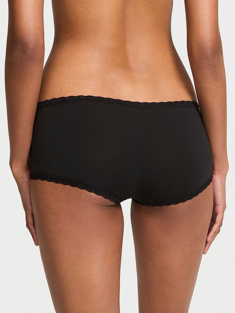 Pantaloni scurți de bumbac cu dantelă pe margini: Boyshort cu margini din dantelă. Produsul este negru și provine din colecția Lace Trim.