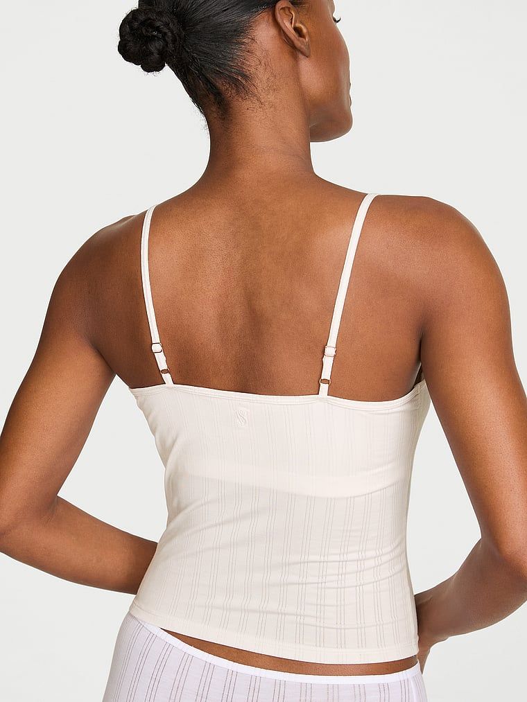 Bluza este făcută din SoSoft Ultra-Fine Sleeping Modal. Produsul este alb și provine din colecția Victoria's Secret.