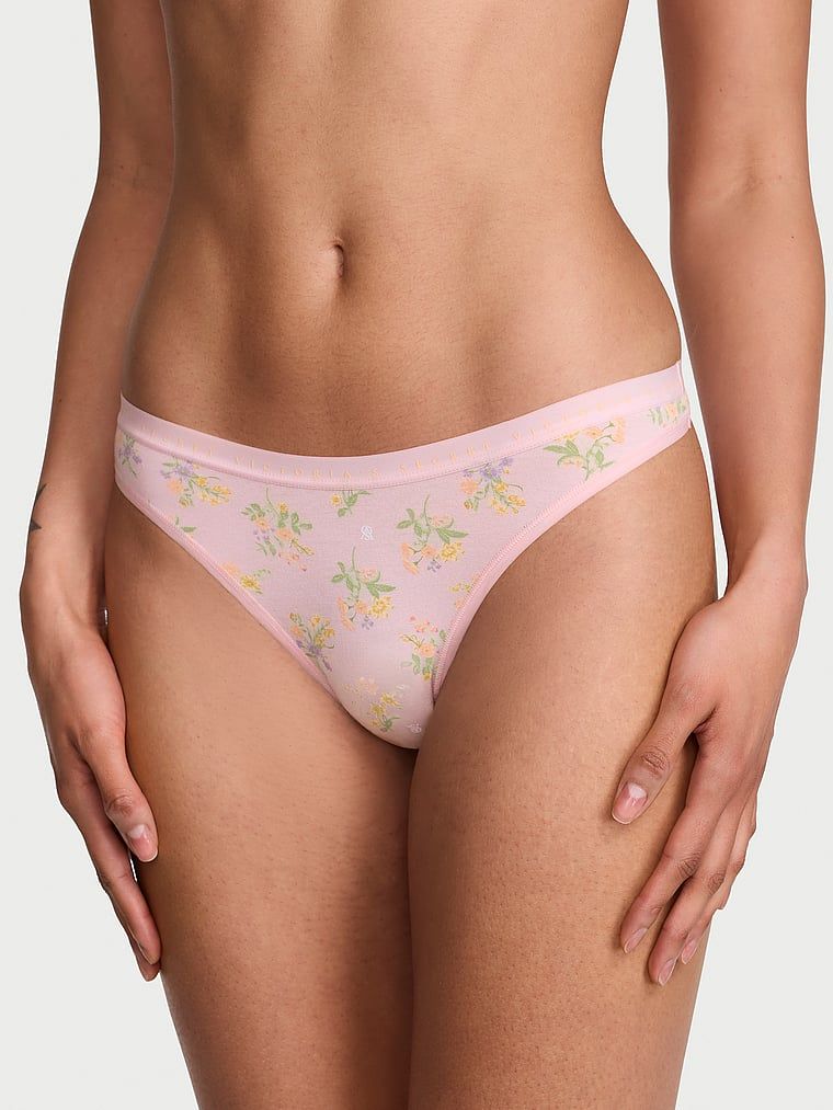 Tanga de bumbac cu picior înalt. Produsul are un model floral și provine din colecția Victoria's Secret.