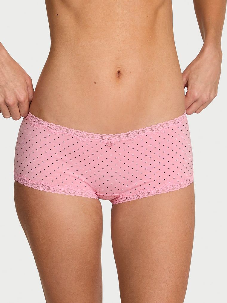 Pantaloni scurți de bumbac cu dantelă pe margini: Boyshort cu margini din dantelă. Produsul are o culoare cu model și provine din colecția Lace Trim.