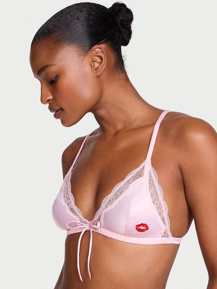 Sutien din satin Tease Kiss. Produsul este roz și provine din colecția Victoria's Secret.