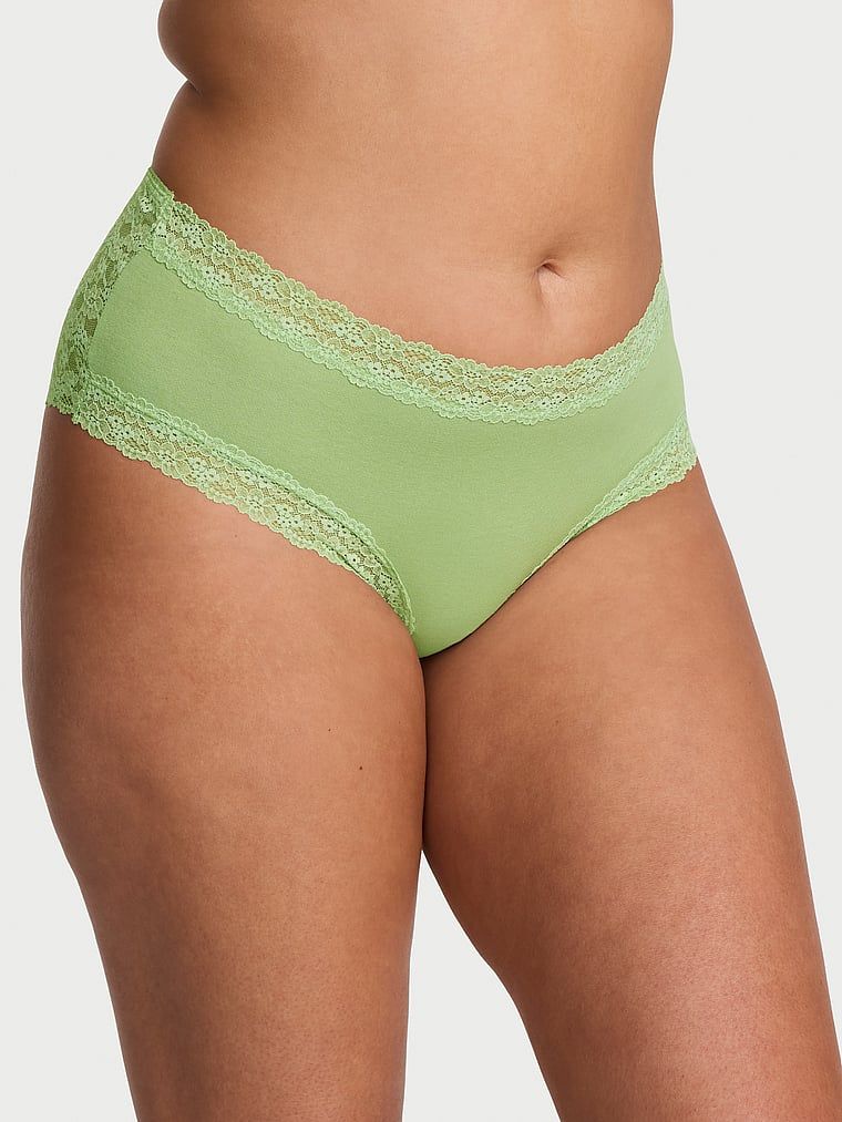 Chiloți de bumbac cu dantelă pe spatele lui Cheeky. Produsul este de culoare verde și provine din colecția Lace Trim.