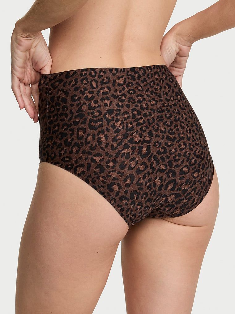 Chiloți Flex cu talie înaltă. Produsul este modelat și provine din colecția Body by Victoria.