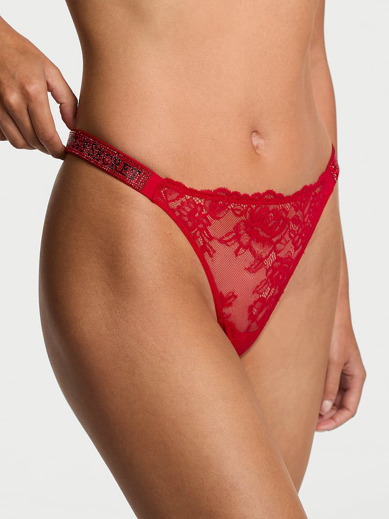 Tanga din dantelă cu bretele lucioase Shine Strap. Produsul este roșu și provine din colecția Very Sexy.