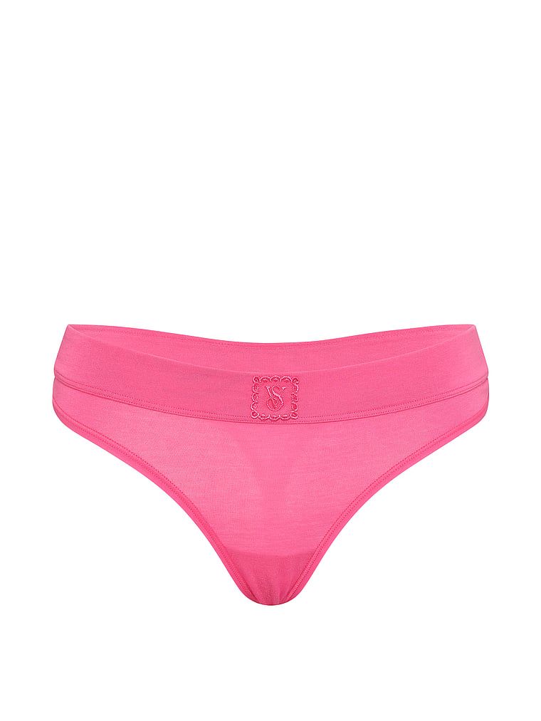 Tanga de bumbac cu un logo din dantelă cusută. Produsul este roz și provine din colecția Bumbac.