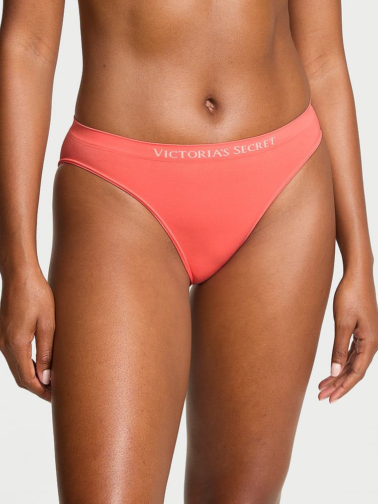Chiloți de bikini fără cusături. Produsul este portocaliu și provine din colecția Seamless (Seamless Collection).