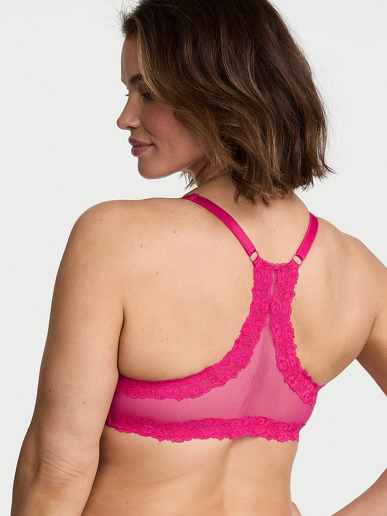 Sutiene cusut ușor, fixat în față cu cupe Racerback bine închise. Produsul este roz și provine din colecția Body by Victoria.
