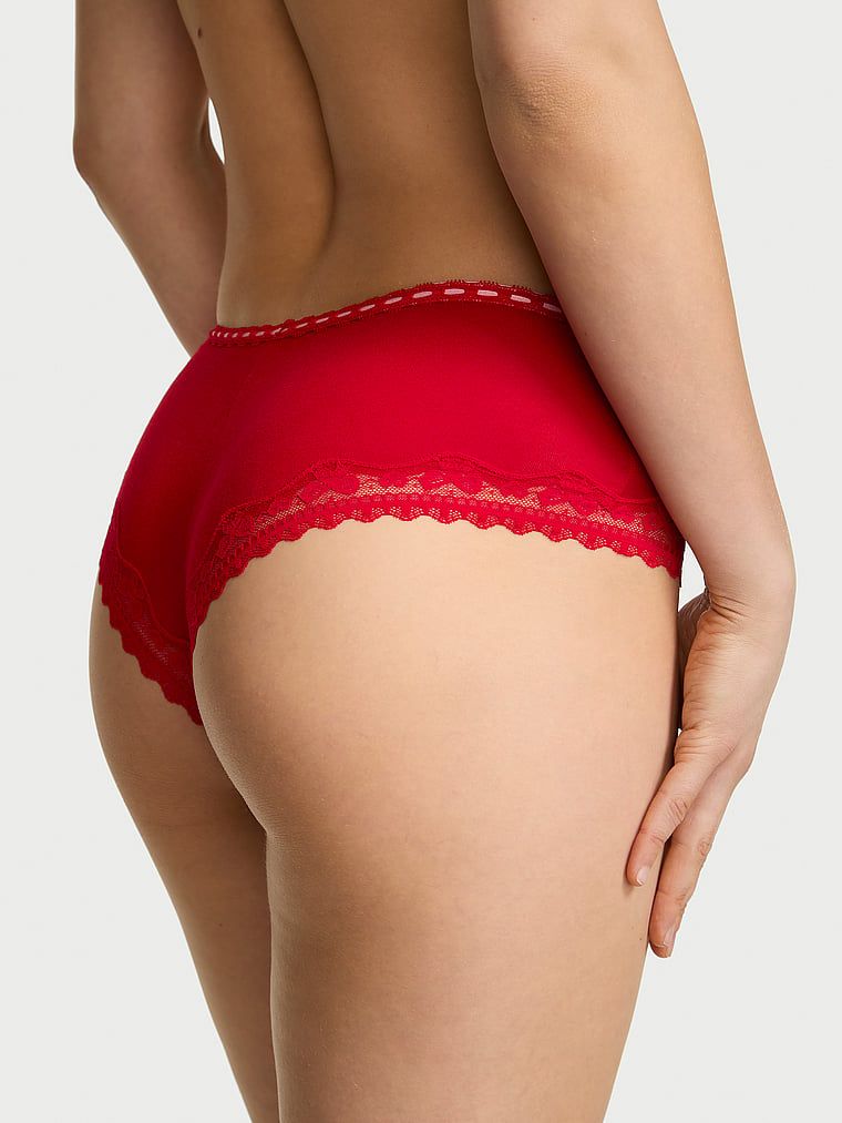 Chiloți din bumbac cu margini de dantelă cu fundă. Produsul este roșu și provine din colecția Lace Trim.