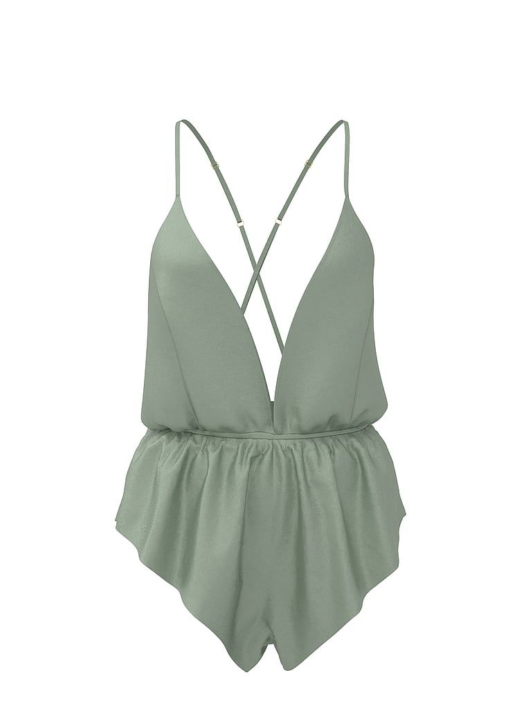 Costum de dormit din satin Flutter Romper. Produsul este de culoare verde și provine din colecția Victoria's Secret.