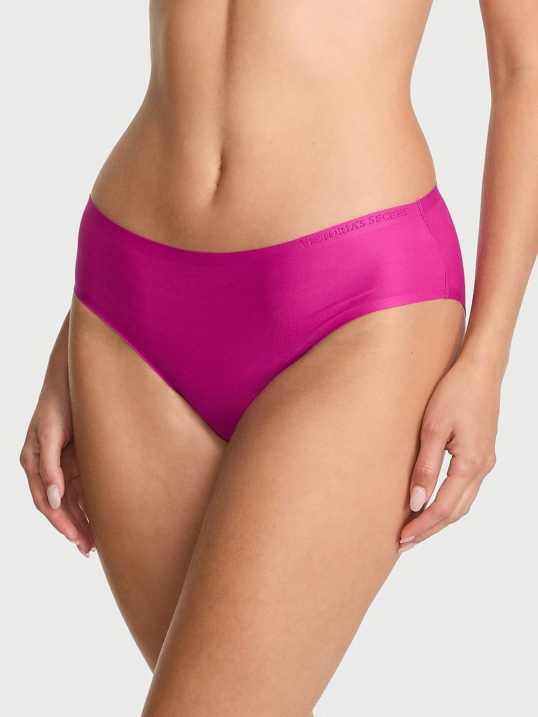 Chiloți bikini flexibili din microfibră. Produsul este roz și provine din colecția Body by Victoria.
