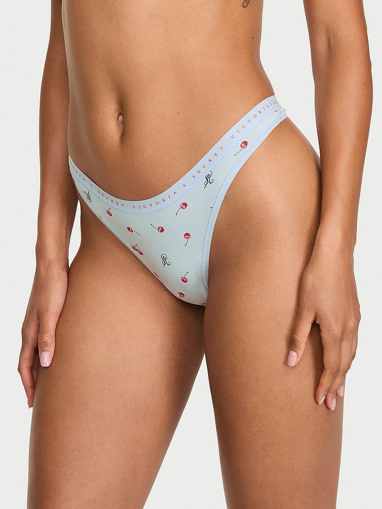 Tanga de bumbac cu picior înalt. Produsul are o culoare cu model și provine din colecția Victoria's Secret.