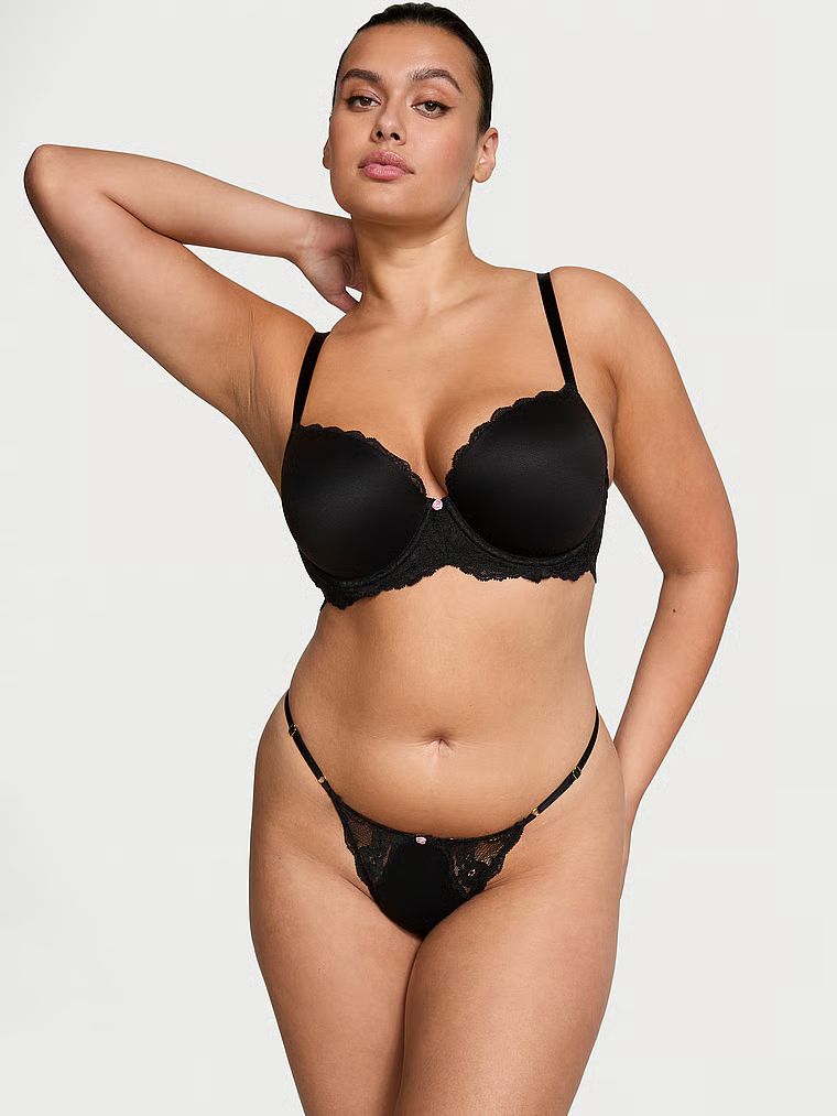 Tanga din dantelă cu bretele reglabile Lace-Trim V-String. Produsul este negru și provine din colecția Dream Angels.