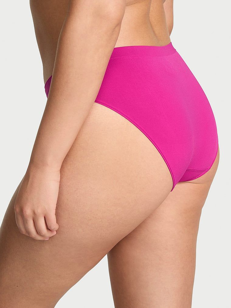 Chiloți Bikini fără cusături. Produsul este roz și provine din colecția Seamed.