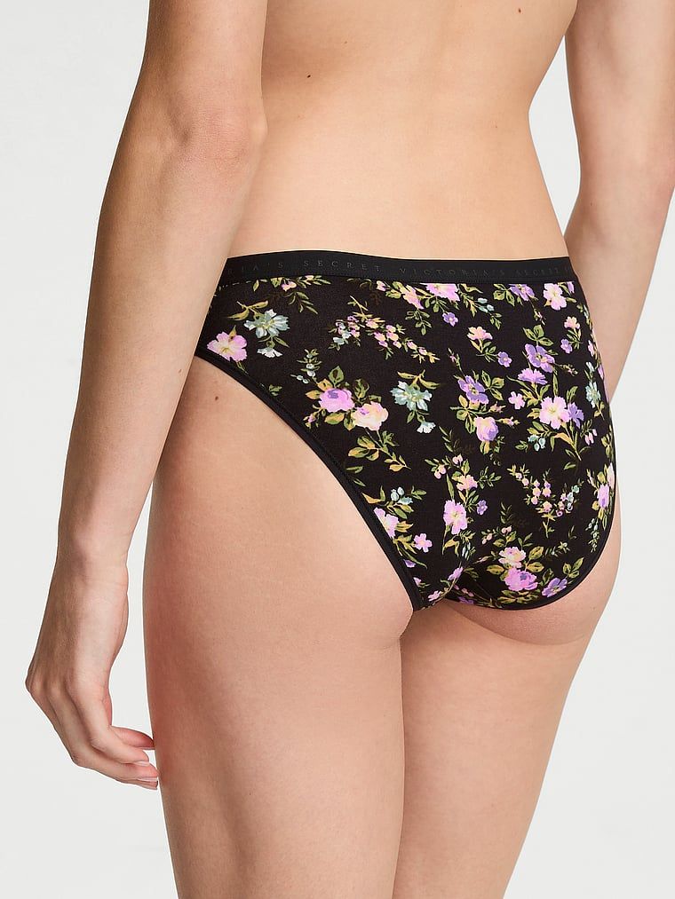 Chiloți de bumbac Bikini. Produsul are o culoare florală și provine din colecția Victoria's Secret.