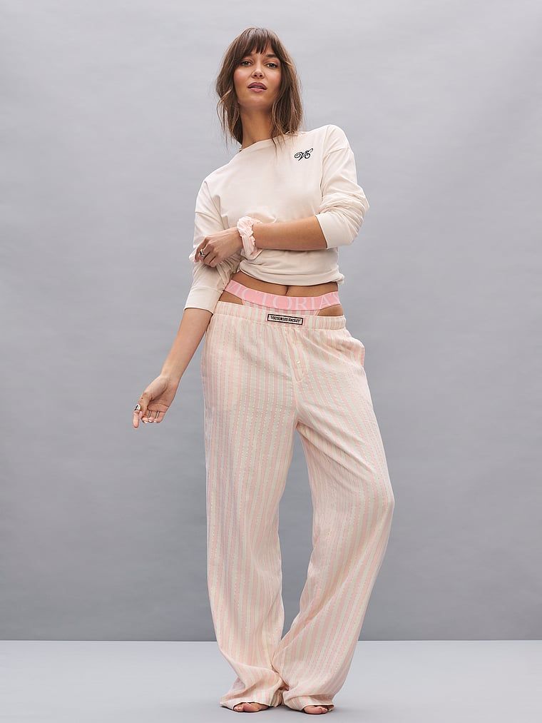 Pijamale lungi din flanel Tee-Jama. Produsul este alb și provine din colecția Victoria's Secret.