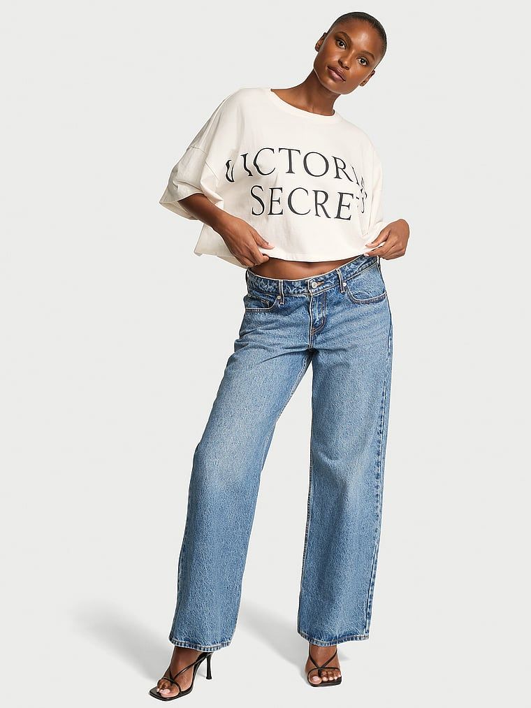 Tricou oversize din bumbac cu logo-ul mărcii. Produsul este de culoare albă și provine din colecția Angel Essentials.