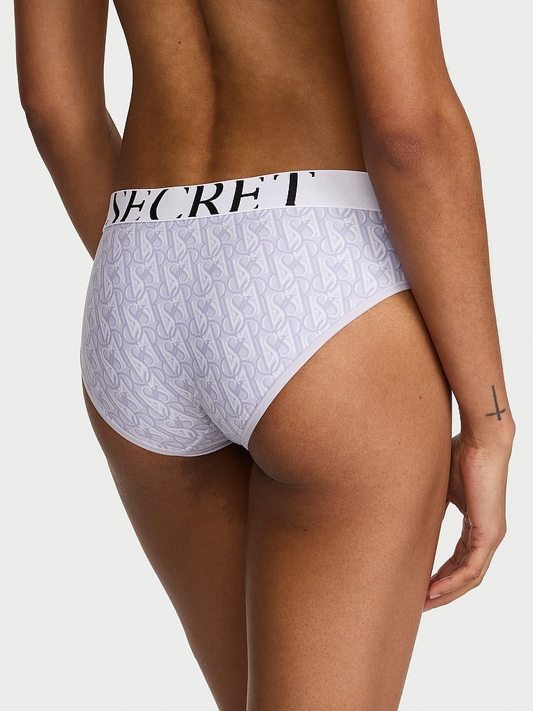 Chiloți cu logo-ul Cool Hiphugger. Produsul este modelat și provine din colecția Bumbac.