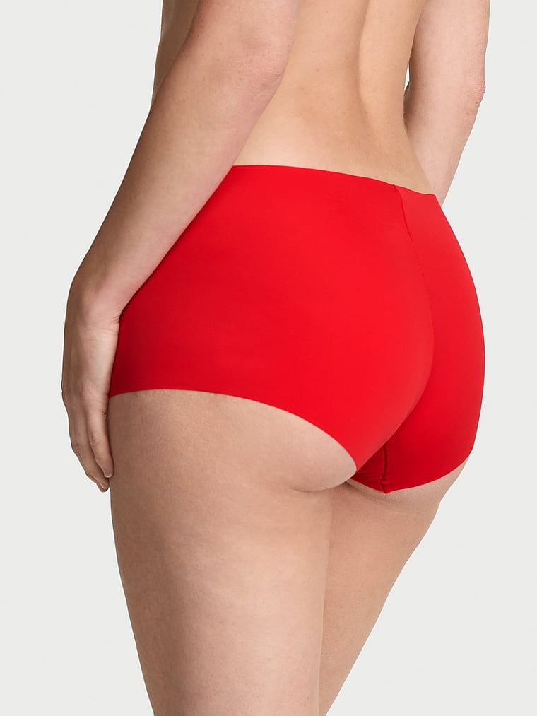 Pantaloni scurți fără cusură, pantaloni scurți fără apariție. Produsul este roșu și provine din colecția No-Show.