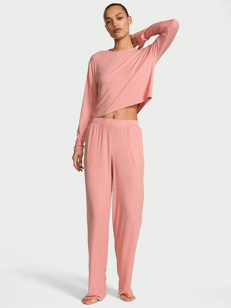 Set modal - pulover și pantaloni SoSoft Lounge. Produsul este roz și provine din colecția Victoria's Secret.