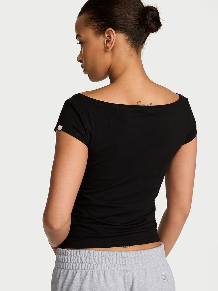 Tricou de bumbac cu decolteu de barcă, decolteu Boatneck. Produsul este negru și provine din colecția Angel Essentials.