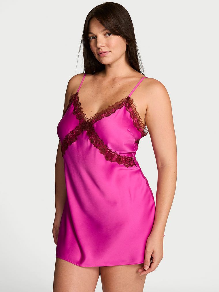 Cămașă de noapte din satin și trandafir. Produsul este roz și provine din colecția Very Sexy.