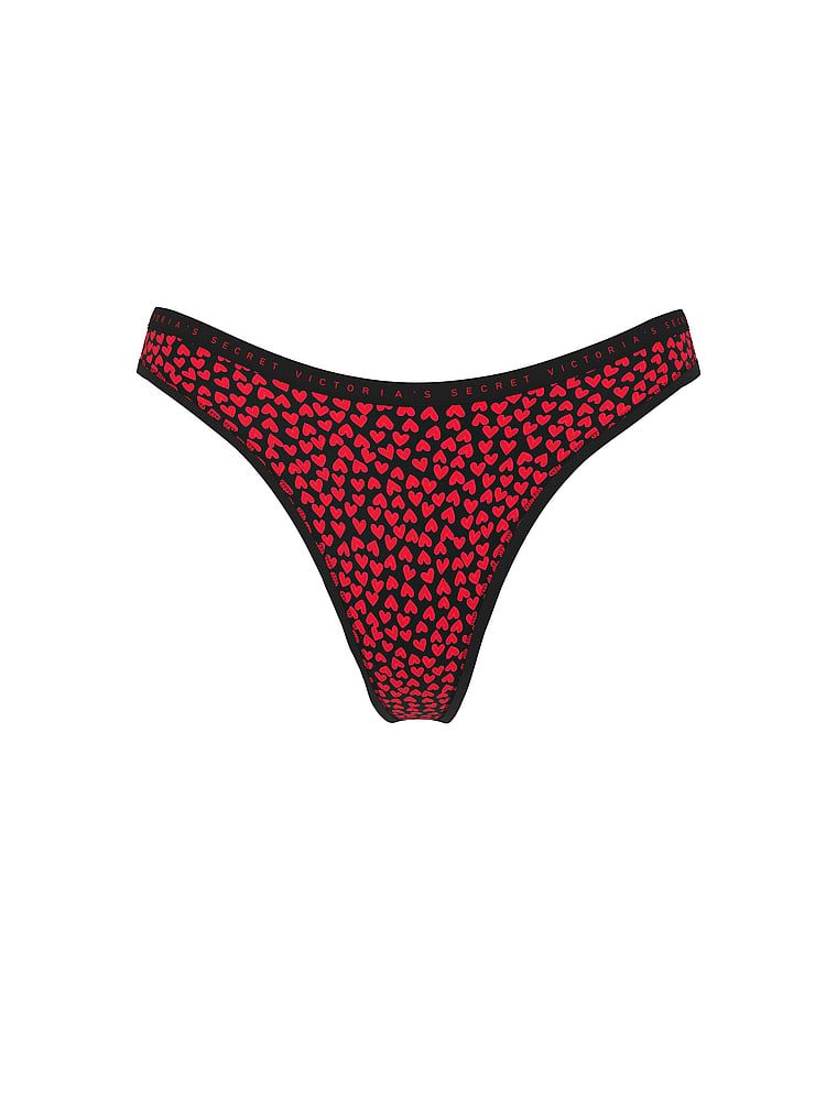 Tanga de bumbac cu picior înalt. Produsul este modelat și provine din colecția Victoria's Secret.