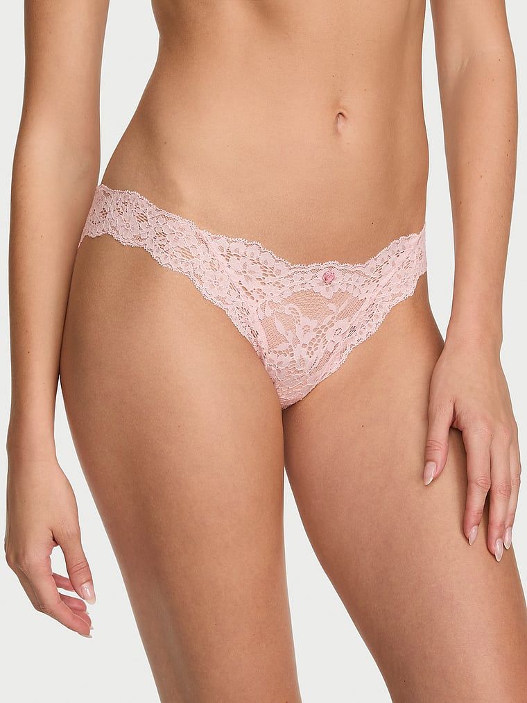 Chiloți bikini din dantelă. Produsul este roz și provine din colecția Dream Angels.