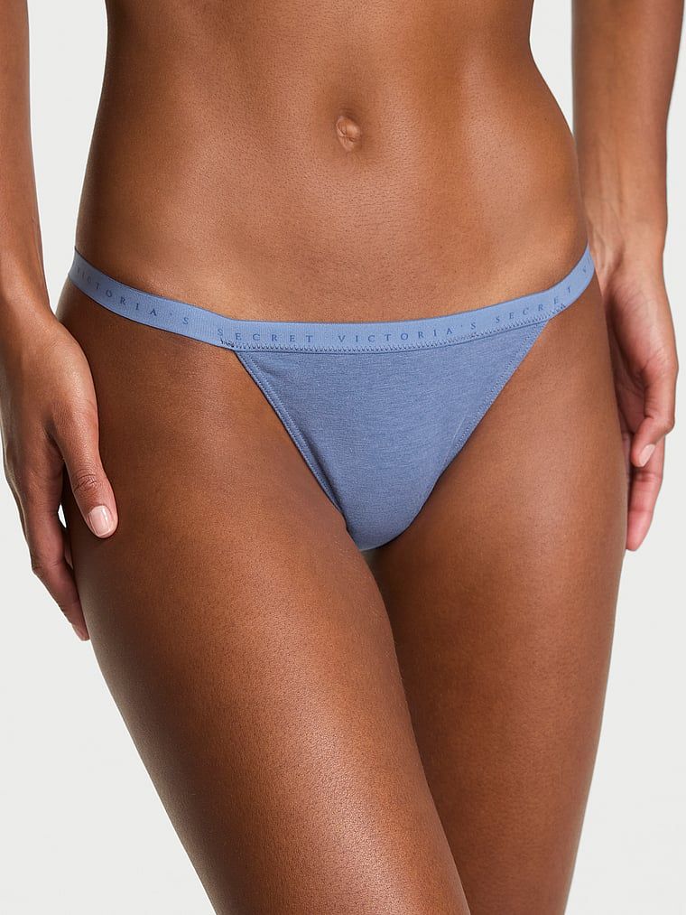 Tanga din bumbac elastic. Produsul este albastru și provine din colecția Victoria's Secret.