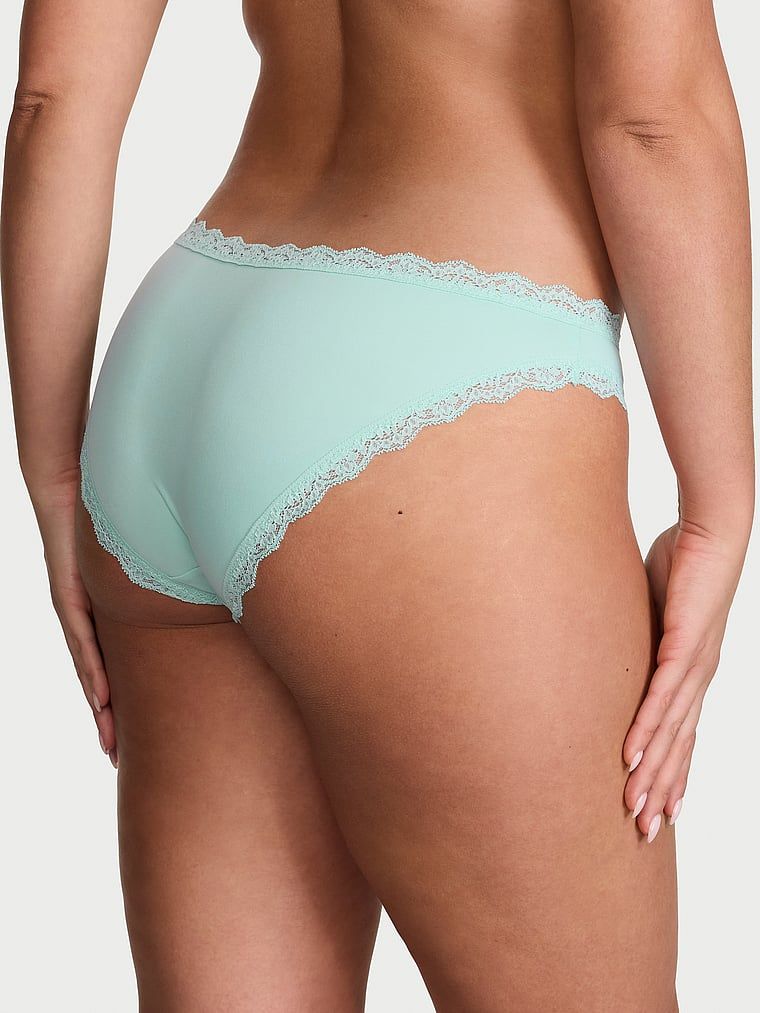 Chiloți din dantelă pe marginea bikiniului cu dantelă. Produsul este albastru și provine din colecția Dream Angels.