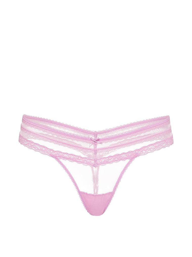 Tanga din plasă cu margini dantelate. Produsul este de culoare mov și provine din colecția Dream Angels.