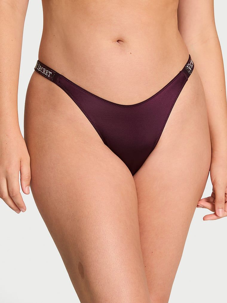 Tanga cu curele lucioase Shine Strap. Produsul este de culoare mov și provine din colecția Very Sexy.