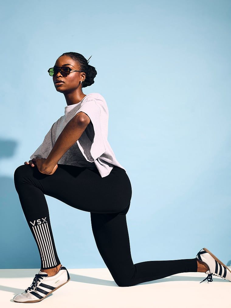 VS Colanții Elevate cu compresie redusă. Produsul este negru și provine din colecția VSX.