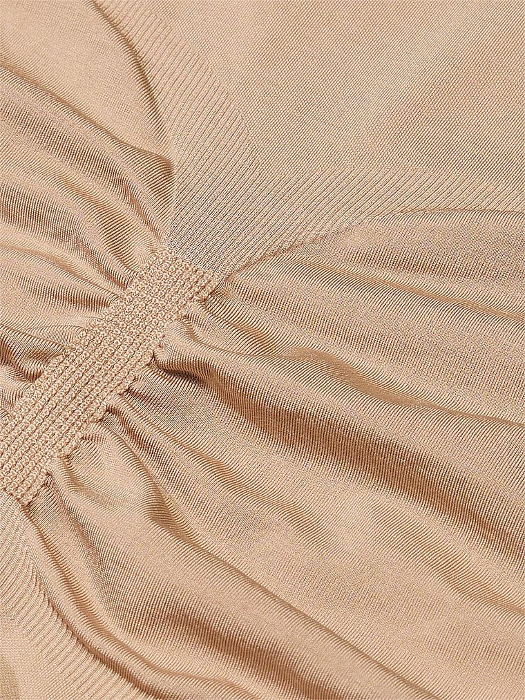 Pantaloni scurți modelatori Shapewear by Victoria. Produsul este bej și provine din colecția Victoria's Secret.