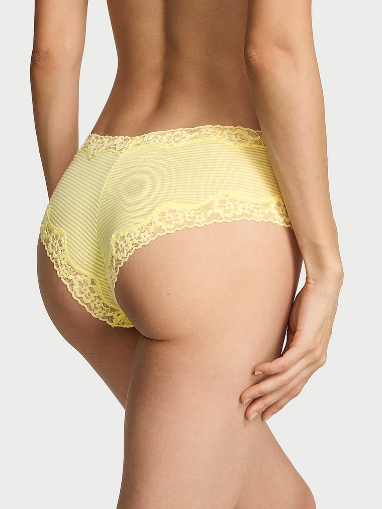 Chiloți din bumbac cu dungi și dantelă pe margini Obraznic. Produsul este galben și provine din colecția Lace Trim.