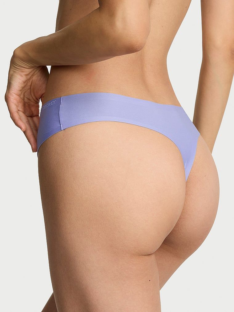 Tanga din microfibră Flex. Produsul este de culoare mov și provine din colecția Body by Victoria.