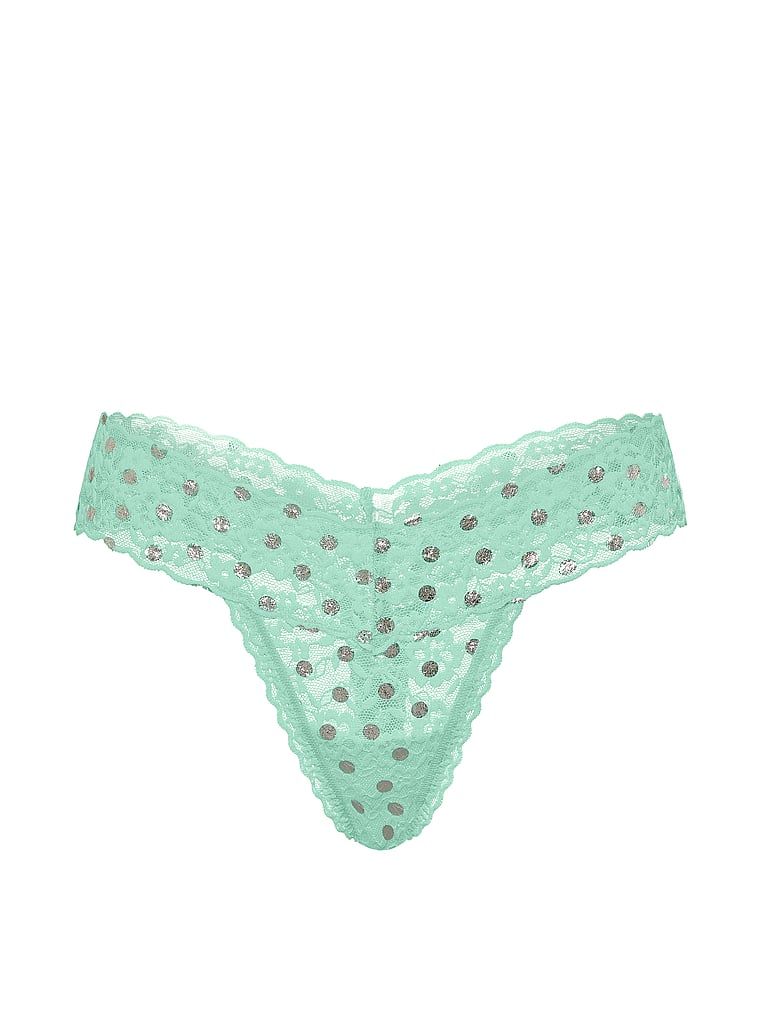 Tanga Shimmer Dot din dantelă. Produsul este modelat și provine din colecția Lacie.