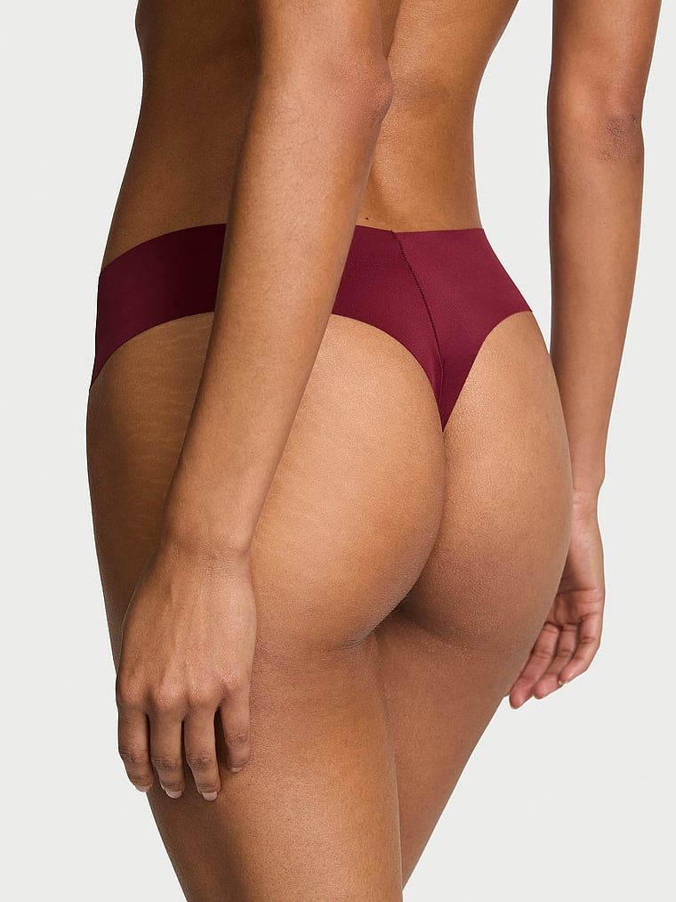 Tanga fără sudură fără prezentare. Produsul este de culoare roșie și provine din colecția No-Show.