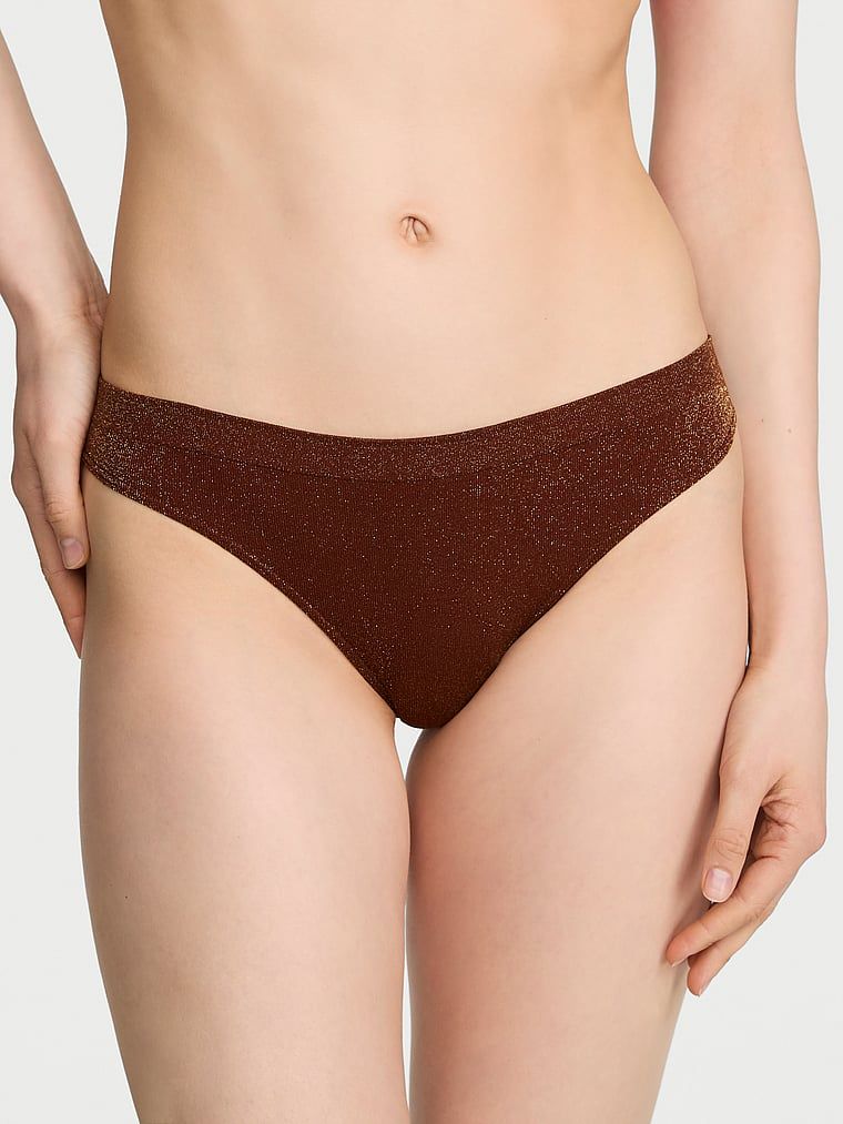 Tanga din material strălucitor de Shimmer. Produsul este de culoare maro și provine din colecția Seamless (Seamless Collection).