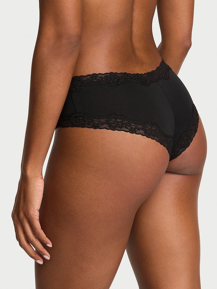 Chiloți de bumbac cu dantelă pe margini, dantelă-talie obraznică. Produsul este negru și provine din colecția Lace Trim.