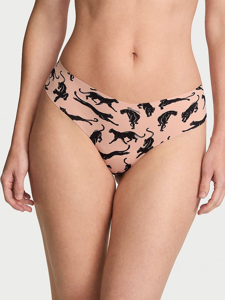 Tanga fără cusură. Produsul are o culoare cu model și provine din colecția No-Show.