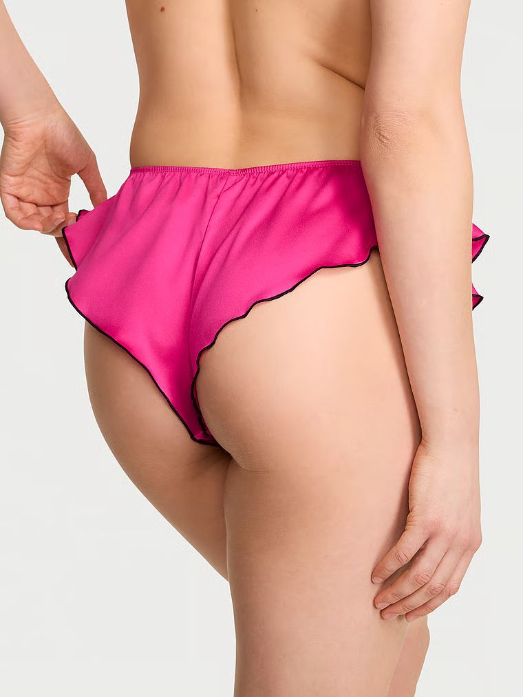 Satin Flutter Chiloți obraznici cu volane. Produsul este roz și provine din colecția Victoria's Secret.