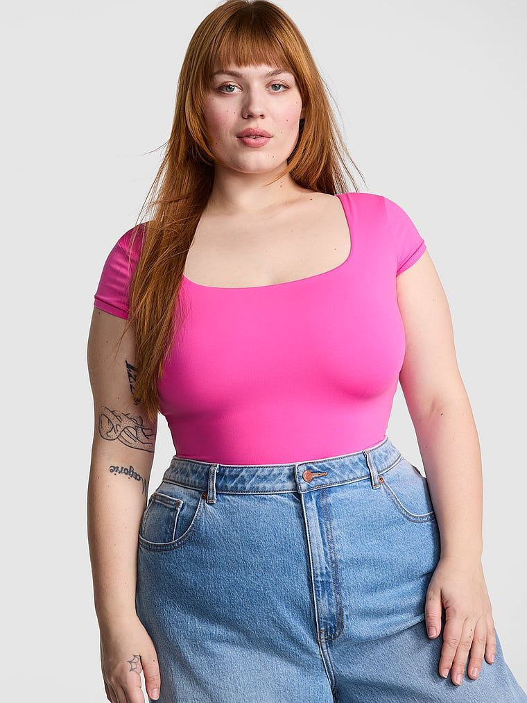 Tricou cu mâneci cap-sleeve și bază elastică