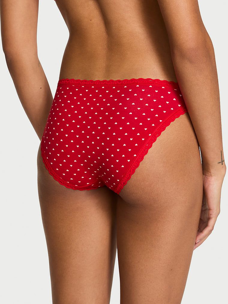 Chiloți din bumbac cu dantelă cu dantelă și baie de baie. Produsul este modelat și provine din colecția Lace Trim.