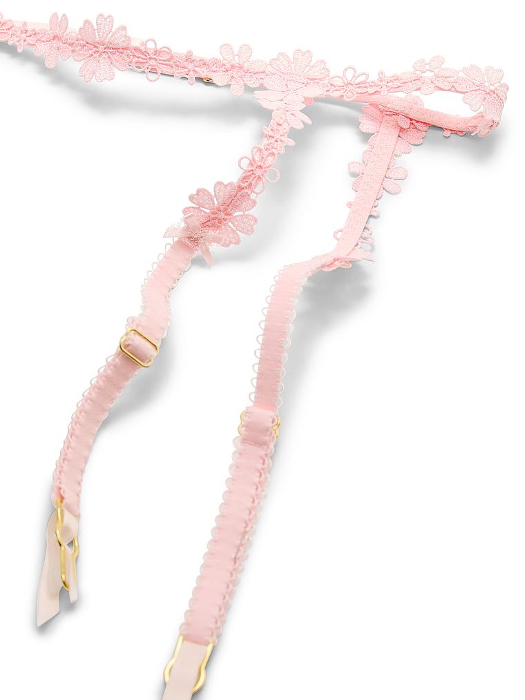 Broderie Blossom pentru jartier. Produsul este modelat și provine din colecția Dream Angels.
