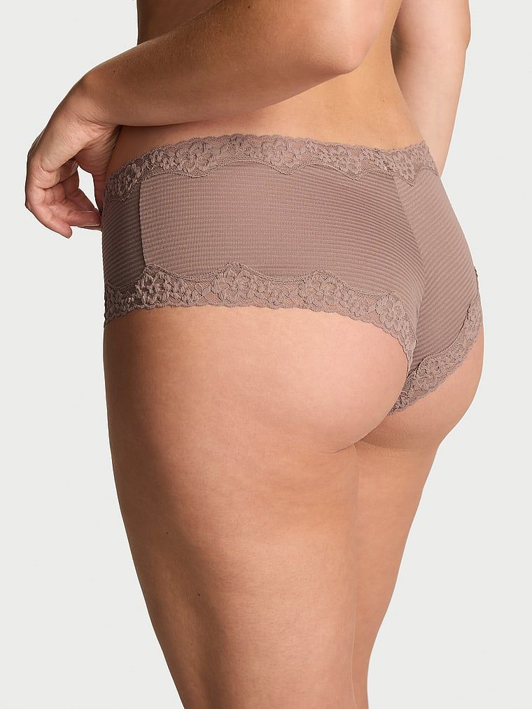 Chiloți din bumbac cu dungi și dantelă pe margini Obraznic. Produsul este de culoare maro și provine din colecția Lace Trim.