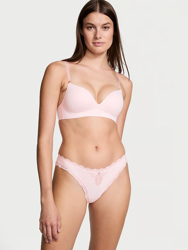 Tanga cu garnitură din dantelă. Produsul este roz și provine din colecția Dream Angels.