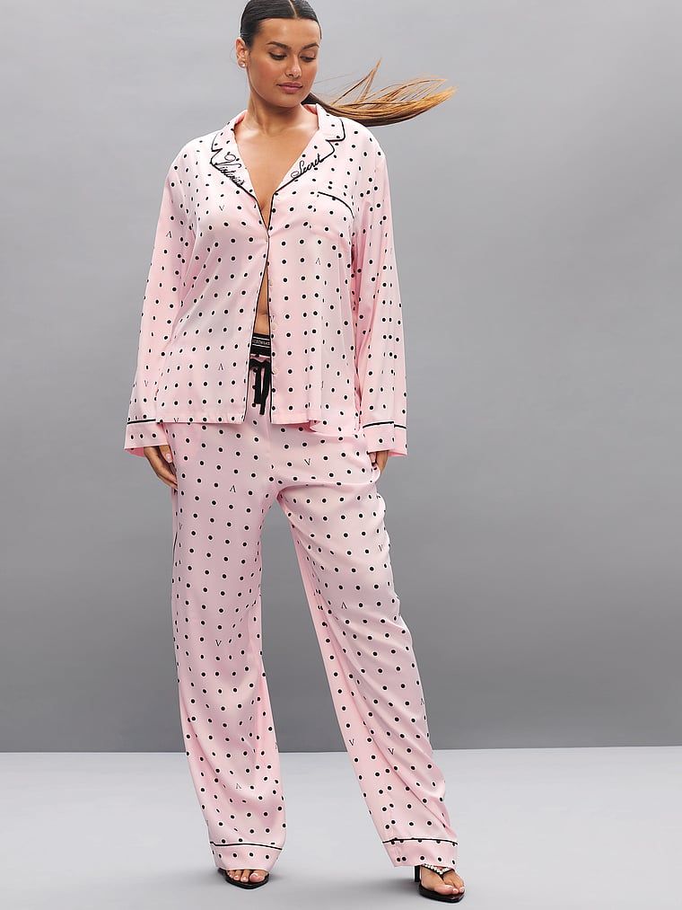 Pijamale semnătură din satin cu mâneci lungi. Produsul are o culoare cu model și provine din colecția Victoria's Secret.