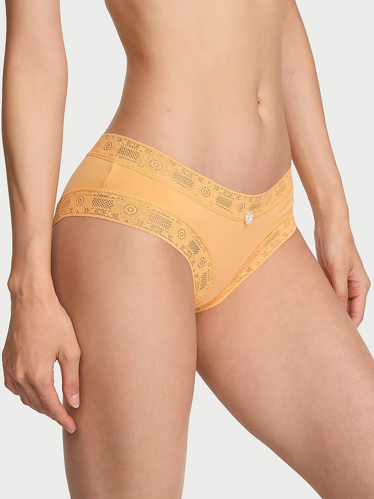 Chiloți din bumbac cu dantelă croșetată Cheeky. Produsul este galben și provine din colecția Lace Bord.
