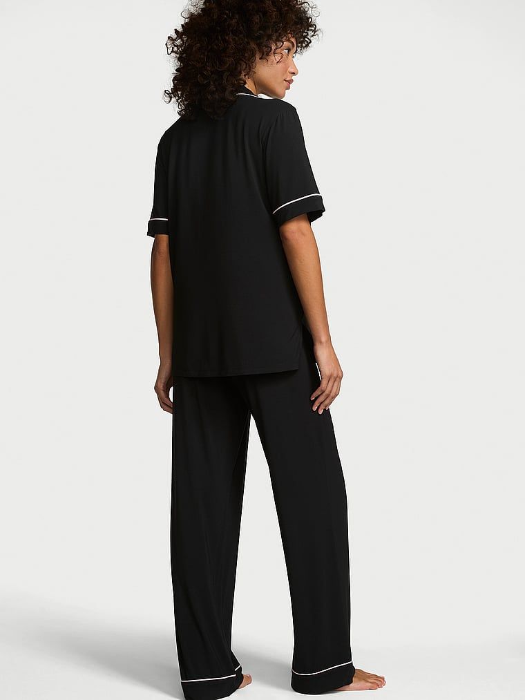 Pijamale modale cu mâneci scurte și pantaloni lungi SoSoft. Produsul este negru și provine din colecția Victoria's Secret.